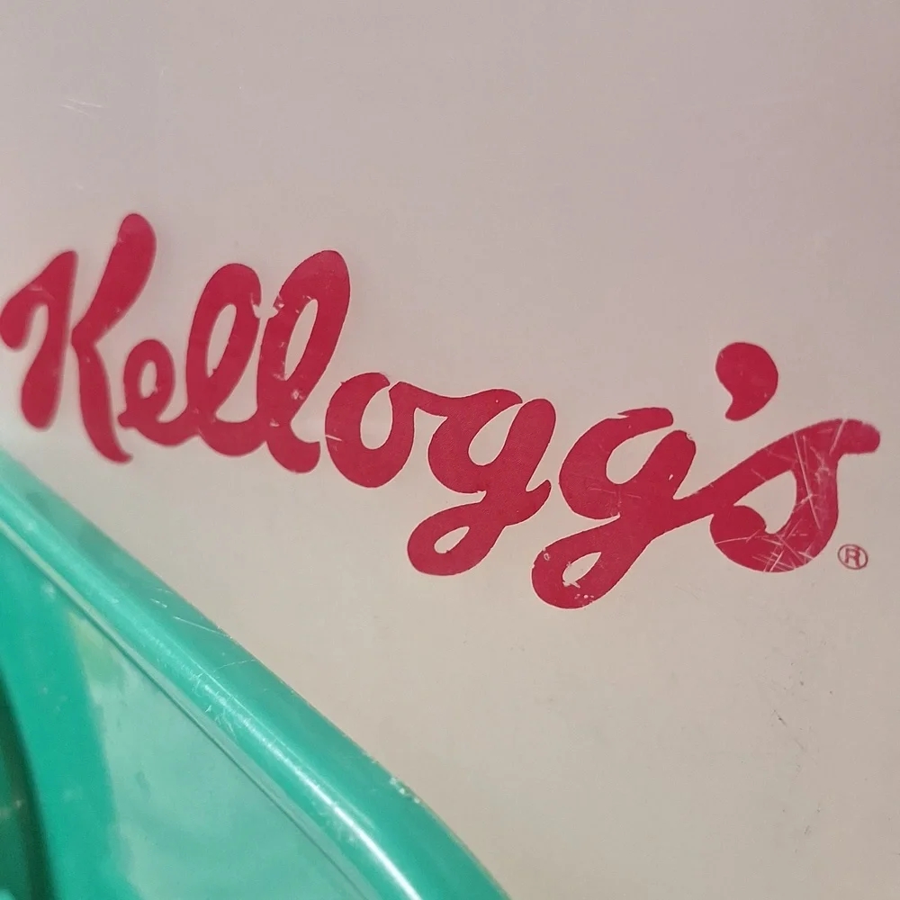 Kellogg’s Vintage Cereal Storage Container Retro Kitchen Plastic Pitcher Dispens